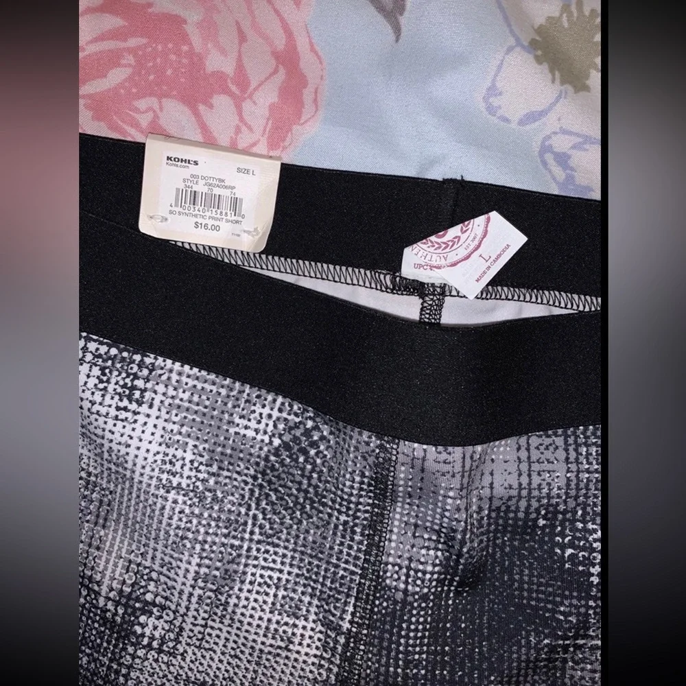SO Dotty Black and White workout shorts- size Large - **NEVER WORN** - Picture 5 of 7